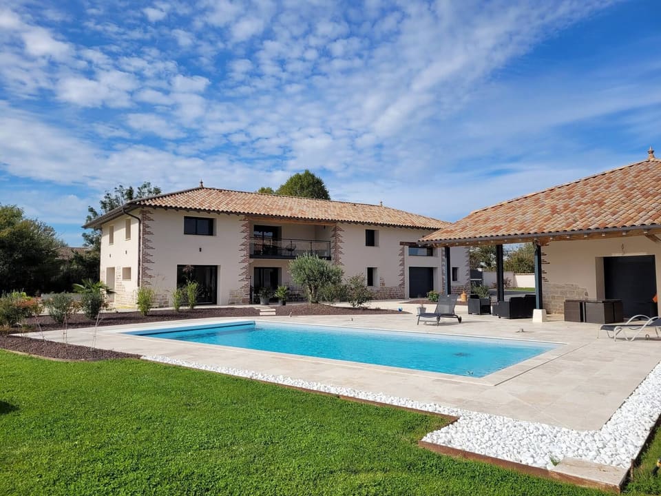 Piscine et aménagement terminés